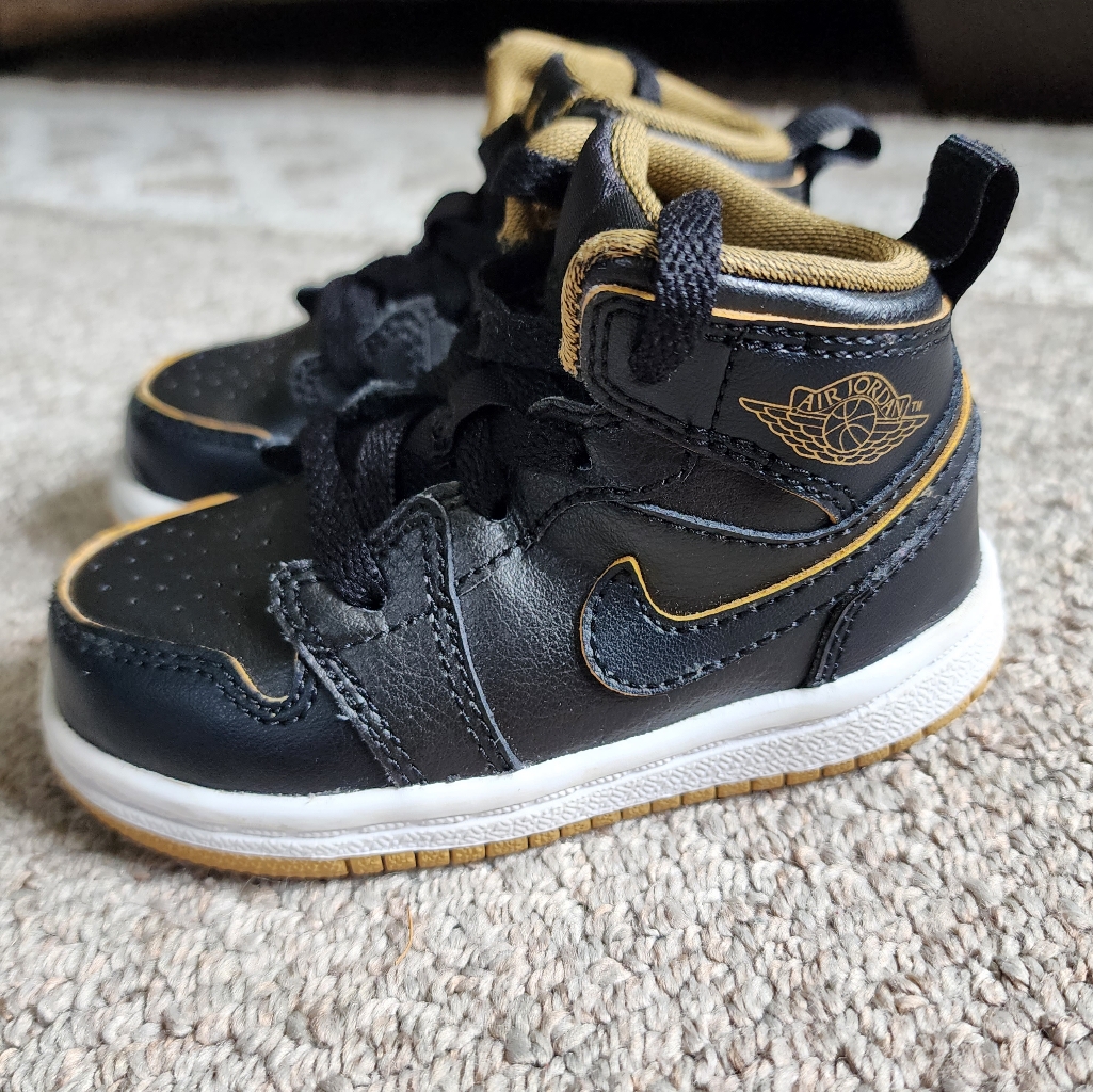 Nike Air Jordan 1 Mid Shoes